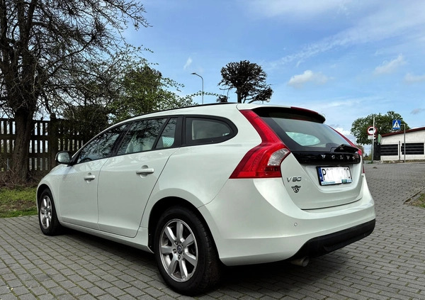Volvo V60 cena 32990 przebieg: 202000, rok produkcji 2011 z Czarnków małe 56
